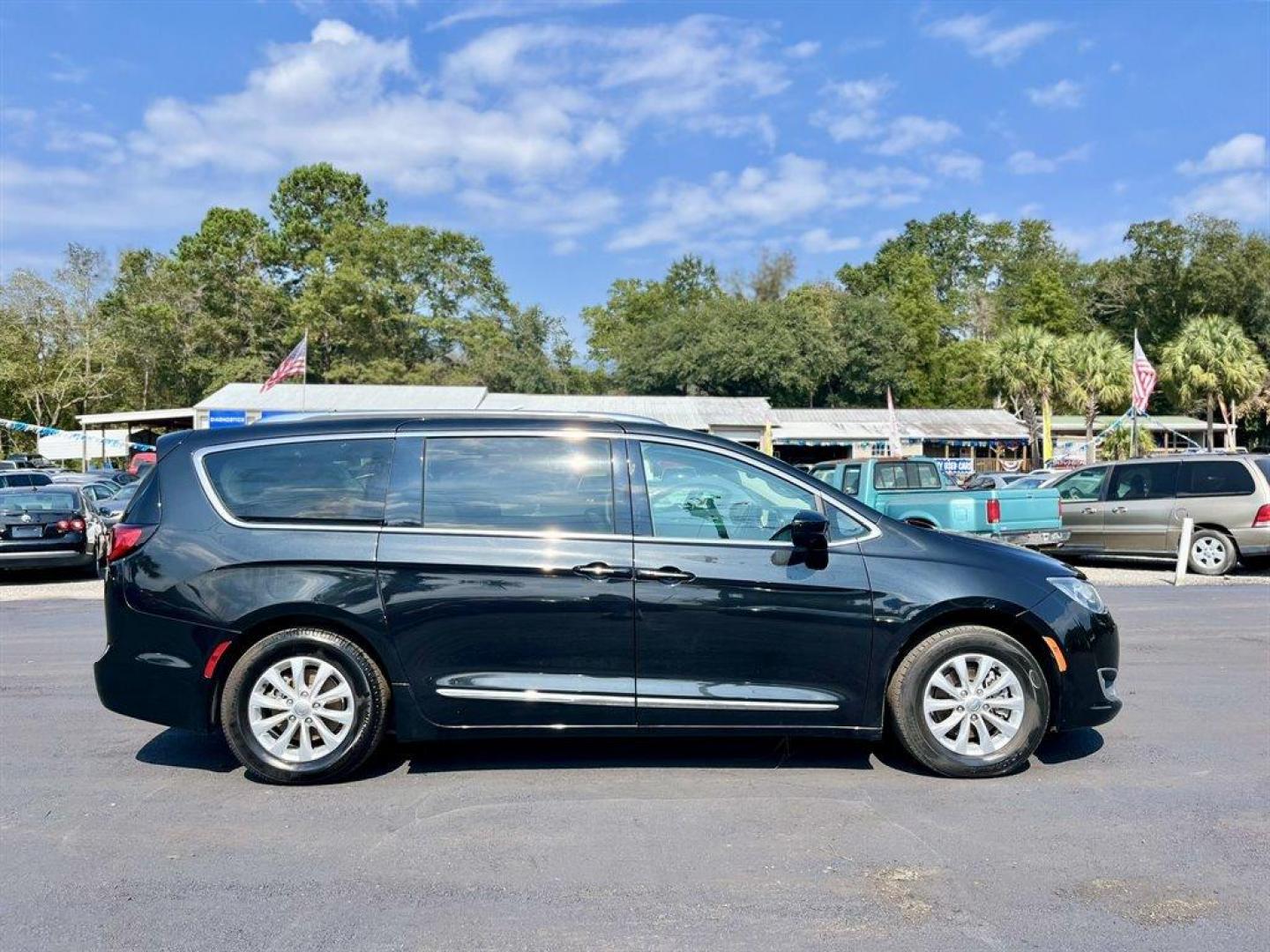 2019 Black /Black Chrysler Pacifica (2C4RC1BG5KR) with an 3.6l V6 MPI Dohc 3.6l engine, Automatic transmission, located at 745 East Steele Rd., West Columbia, SC, 29170, (803) 755-9148, 33.927212, -81.148483 - Special Internet Price! 2019 Chrysler Pacifica with Bluetooth, AM/FM radio, Cruise control, Backup camera, Push to start, Keyless entry, Leather interior, Third row seating, Powered rear sliding doors, Powered liftgate, Powered windows, Powered door locks, Plus more! - Photo#5