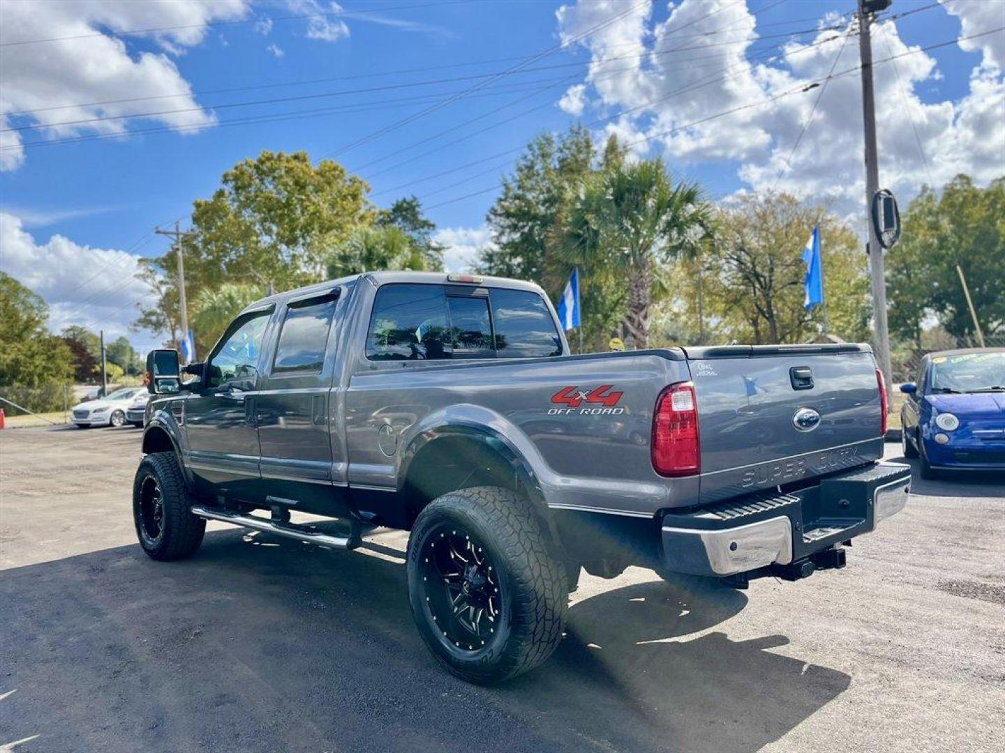 2008 Grey /Grey Ford F250sd (1FTSW21R88E) with an 6.4l V8 FI DSL 6.4l engine, Automatic transmission, located at 745 East Steele Rd., West Columbia, SC, 29170, (803) 755-9148, 33.927212, -81.148483 - Special Internet Price! 2008 Ford F250sd with AM/FM stereo, Manual air conditioning, Cruise control, 4X4, Premium leather interior, Aftermarket backup camera, Rear split folding bench, Powered windows, Powered door locks, Keyless entry, Plus more! - Photo#2