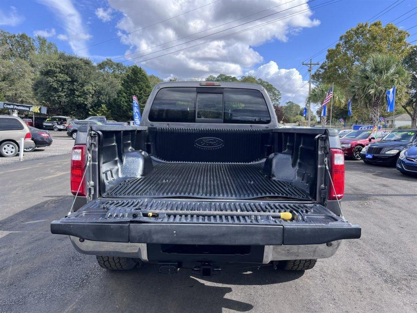 2008 Grey /Grey Ford F250sd (1FTSW21R88E) with an 6.4l V8 FI DSL 6.4l engine, Automatic transmission, located at 745 East Steele Rd., West Columbia, SC, 29170, (803) 755-9148, 33.927212, -81.148483 - Special Internet Price! 2008 Ford F250sd with AM/FM stereo, Manual air conditioning, Cruise control, 4X4, Premium leather interior, Aftermarket backup camera, Rear split folding bench, Powered windows, Powered door locks, Keyless entry, Plus more! - Photo#40