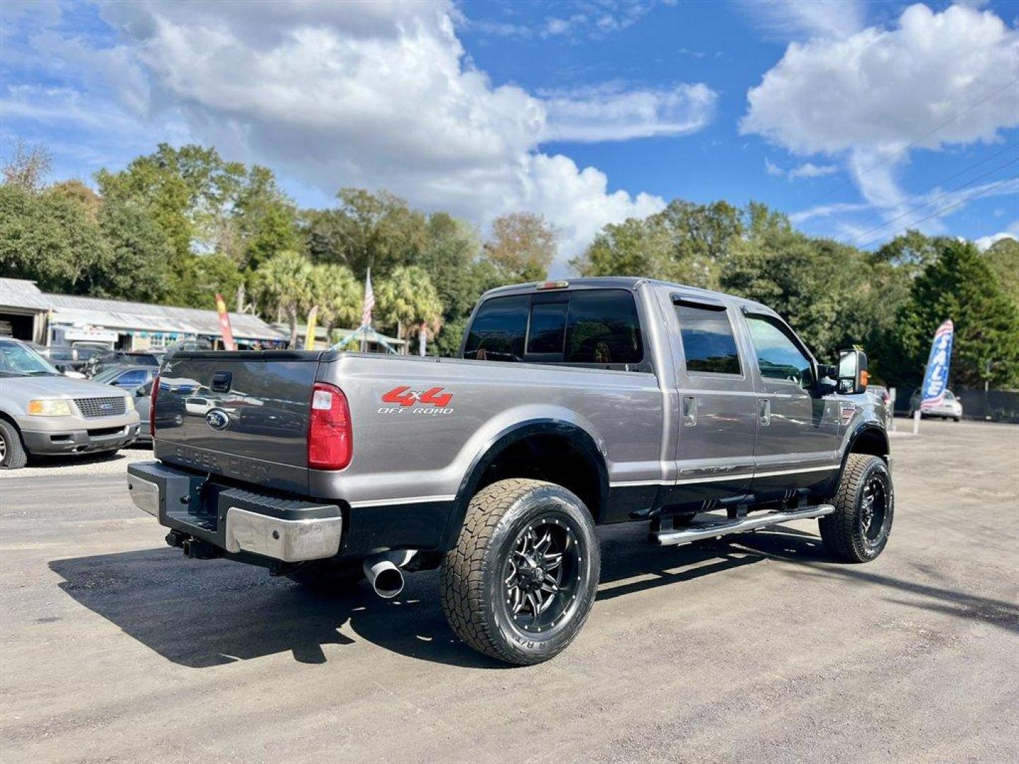 2008 Grey /Grey Ford F250sd (1FTSW21R88E) with an 6.4l V8 FI DSL 6.4l engine, Automatic transmission, located at 745 East Steele Rd., West Columbia, SC, 29170, (803) 755-9148, 33.927212, -81.148483 - Special Internet Price! 2008 Ford F250sd with AM/FM stereo, Manual air conditioning, Cruise control, 4X4, Premium leather interior, Aftermarket backup camera, Rear split folding bench, Powered windows, Powered door locks, Keyless entry, Plus more! - Photo#4