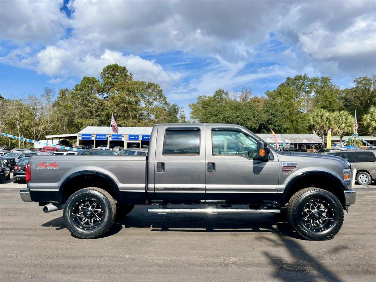 2008 Grey /Grey Ford F250sd (1FTSW21R88E) with an 6.4l V8 FI DSL 6.4l engine, Automatic transmission, located at 745 East Steele Rd., West Columbia, SC, 29170, (803) 755-9148, 33.927212, -81.148483 - Special Internet Price! 2008 Ford F250sd with AM/FM stereo, Manual air conditioning, Cruise control, 4X4, Premium leather interior, Aftermarket backup camera, Rear split folding bench, Powered windows, Powered door locks, Keyless entry, Plus more! - Photo#5