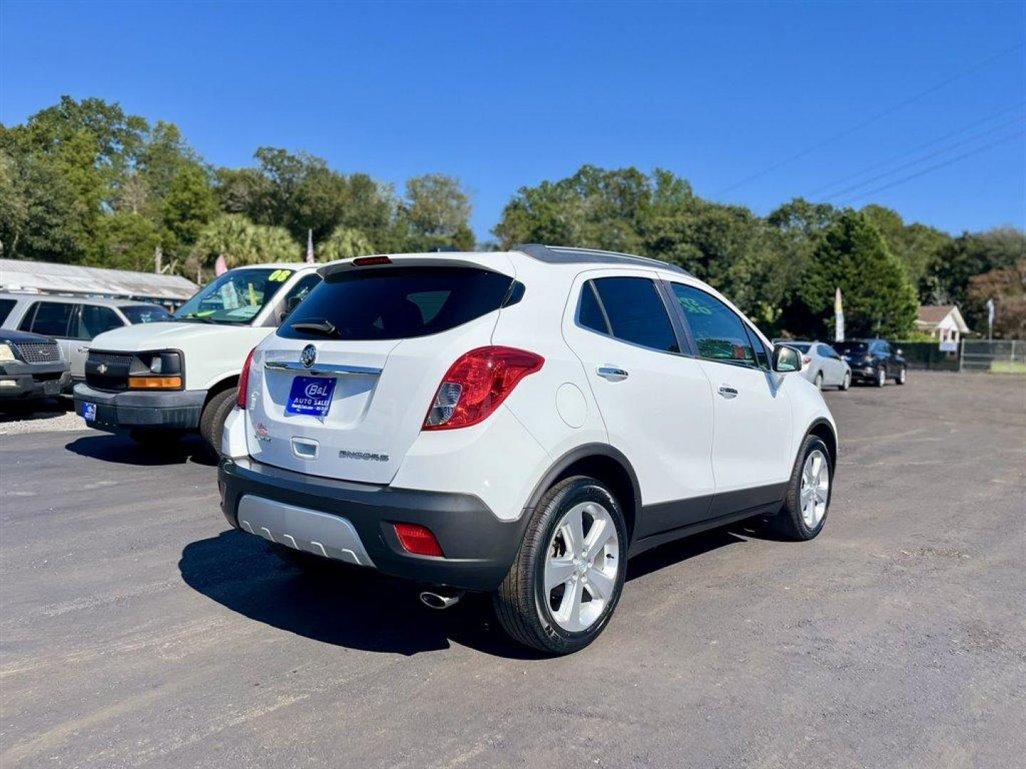 2016 White /Grey Buick Encore (KL4CJCSB5GB) with an 1.4l I-4 MFI Flex T/C HO engine, Automatic transmission, located at 745 East Steele Rd., West Columbia, SC, 29170, (803) 755-9148, 33.927212, -81.148483 - Special Internet Price! 2016 Buick Encore with AM/FM/SiriusXM stereo, Bluetooth for phone and music, Backup camera, Remote keyless entry, Memory seat, Dual-zone automatic air conditioning, Rear 60/40 split-bench, Powered windows, Powered door locks, Plus more! - Photo#4