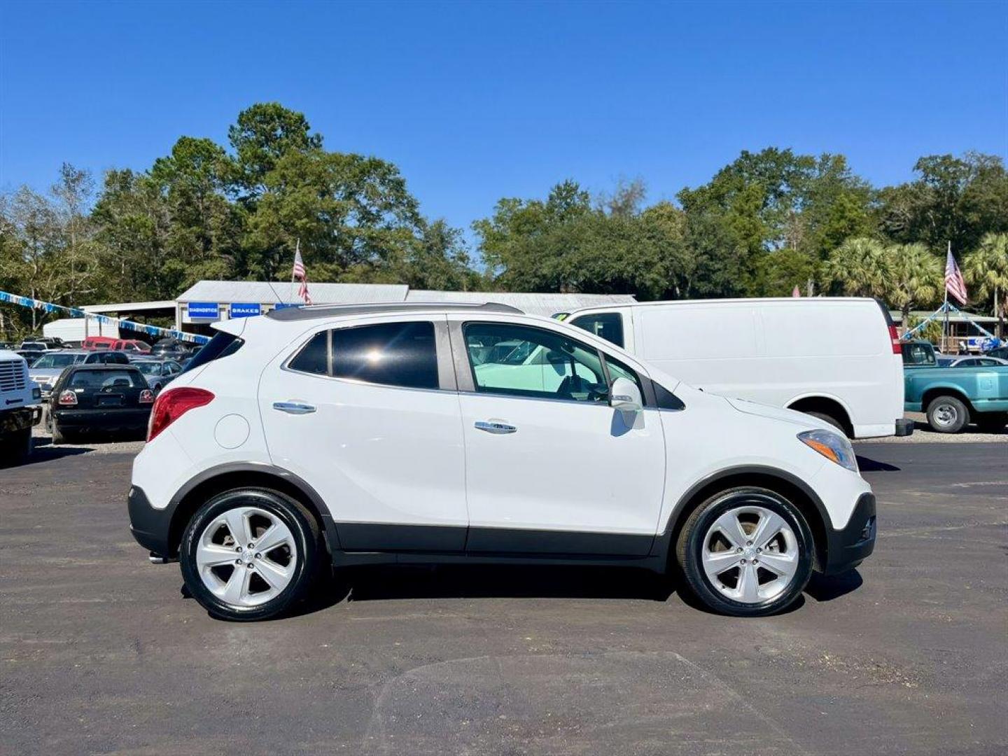 2016 White /Grey Buick Encore (KL4CJCSB5GB) with an 1.4l I-4 MFI Flex T/C HO engine, Automatic transmission, located at 745 East Steele Rd., West Columbia, SC, 29170, (803) 755-9148, 33.927212, -81.148483 - Special Internet Price! 2016 Buick Encore with AM/FM/SiriusXM stereo, Bluetooth for phone and music, Backup camera, Remote keyless entry, Memory seat, Dual-zone automatic air conditioning, Rear 60/40 split-bench, Powered windows, Powered door locks, Plus more! - Photo#5