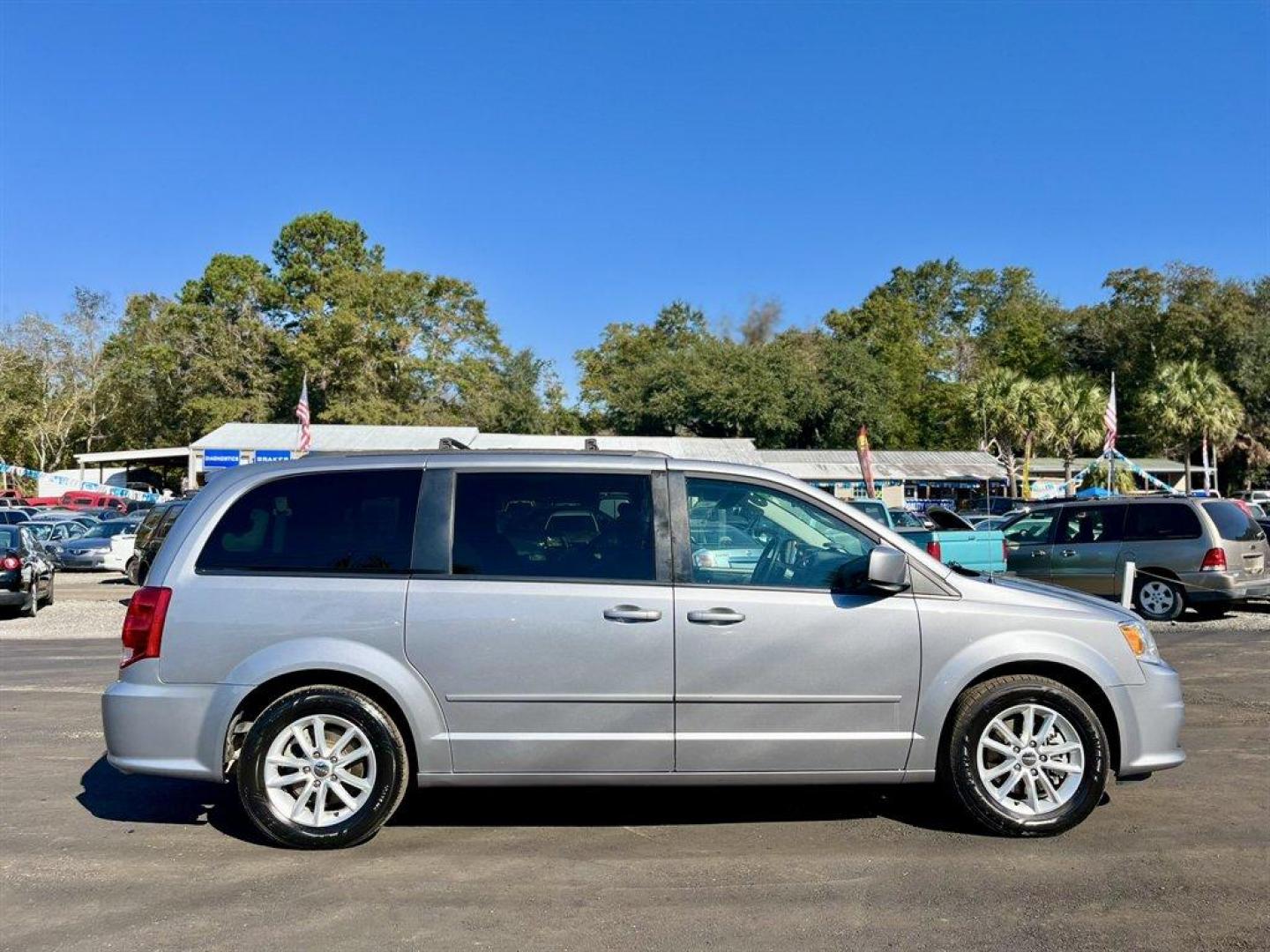 2016 Silver /Black Dodge Grand Caravan (2C4RDGCG8GR) with an 3.6l V6 MPI Dohc VVT Flex engine, Automatic transmission, located at 745 East Steele Rd., West Columbia, SC, 29170, (803) 755-9148, 33.927212, -81.148483 - Special Internet Price! 2016 Dodge Grand Caravan with AM/FM Radio, AUX port, Remote Keyless Entry, Cruise Control, Dual Zone Front Manual Air Conditioning, Cloth Interior, 2nd Row Bucket Seats, 2 Row Stow 'N Go, 60-40 Split-Bench 3rd Row Seats, Powered Liftgate, Powered Windows, Powered Door Locks, - Photo#5