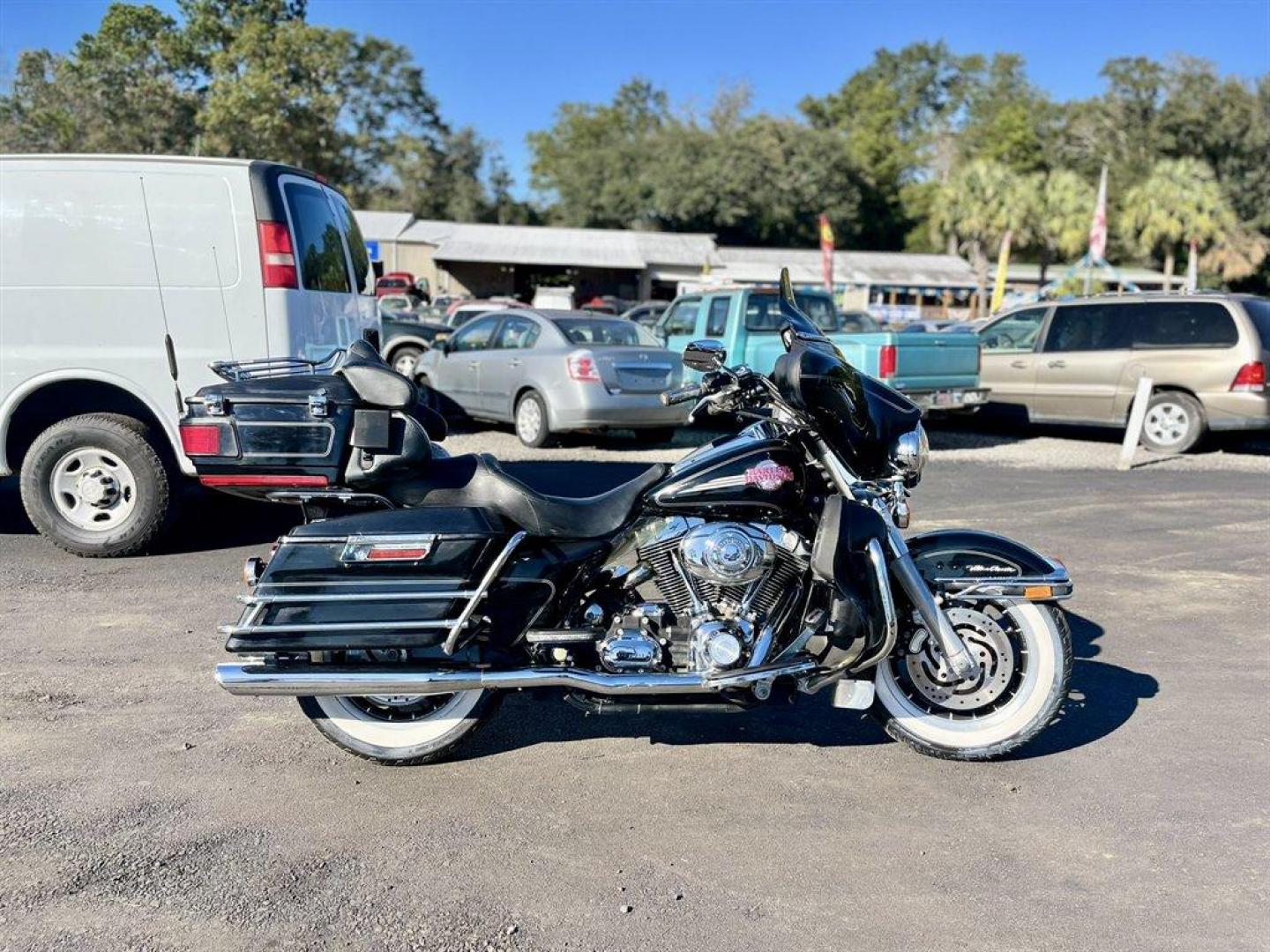 2007 Black Harley-Davidson Electra Glide (1HD1FC4127Y) , located at 745 East Steele Rd., West Columbia, SC, 29170, (803) 755-9148, 33.927212, -81.148483 - Photo#5