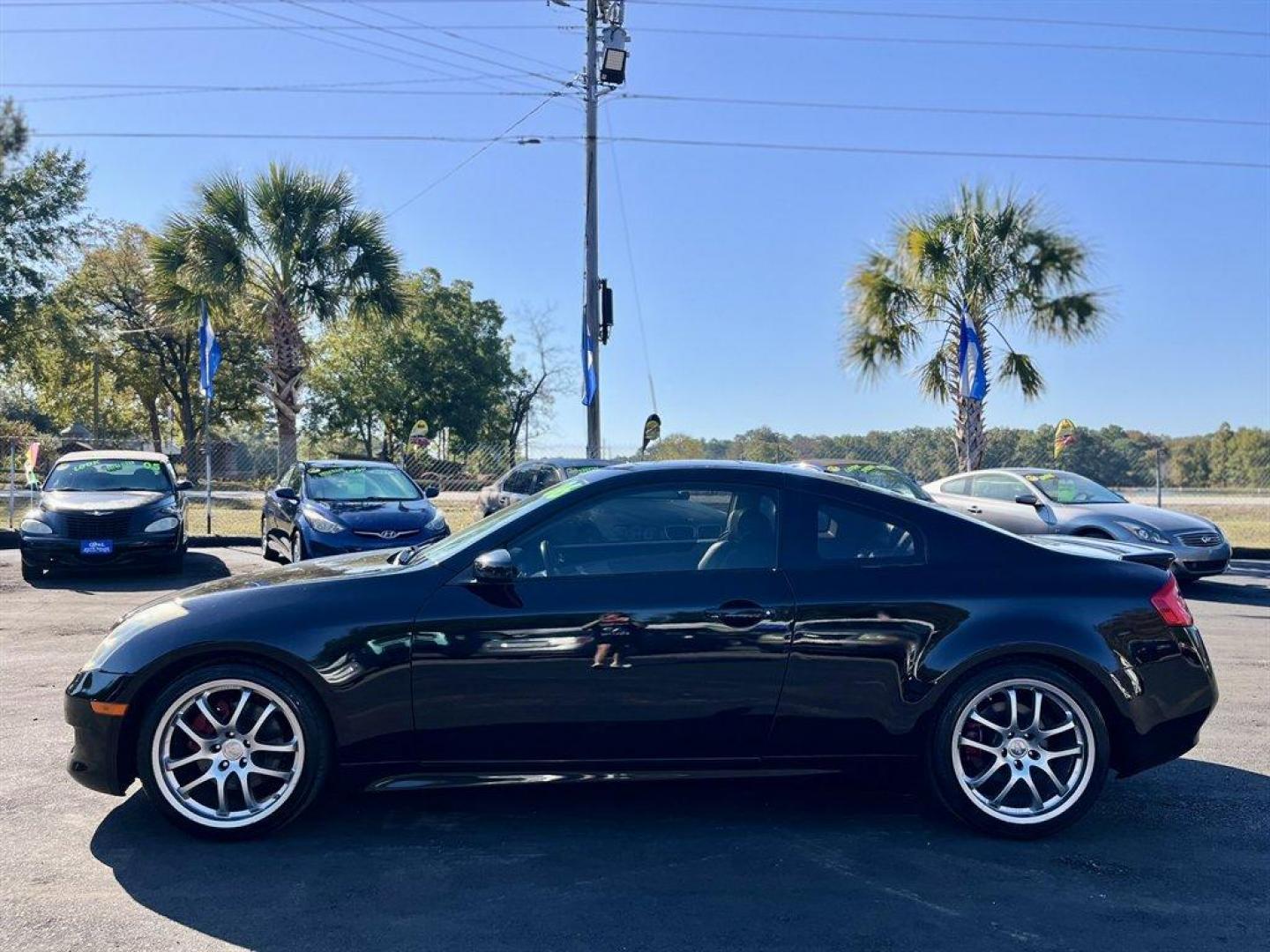 2006 Black /Grey Infiniti G35 (JNKCV54E66M) with an 3.5l V6 Dohc 3.5l engine, 6 Speed Manual transmission, located at 745 East Steele Rd., West Columbia, SC, 29170, (803) 755-9148, 33.927212, -81.148483 - Special Internet Price! 2006 Infiniti G35 with AM/FM stereo, 5-speed transmission, Leather interior, Sunroof, Keyless entry, Powered windows, Powered door locks, Plus more! - Photo#1