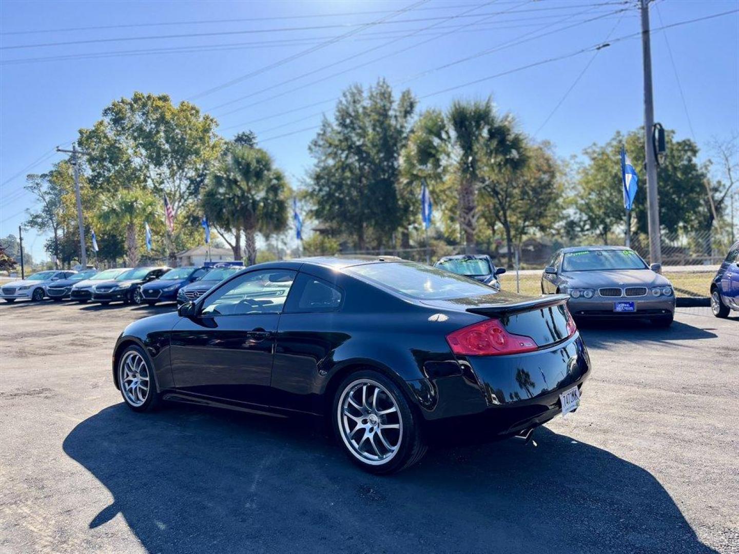 2006 Black /Grey Infiniti G35 (JNKCV54E66M) with an 3.5l V6 Dohc 3.5l engine, 6 Speed Manual transmission, located at 745 East Steele Rd., West Columbia, SC, 29170, (803) 755-9148, 33.927212, -81.148483 - Special Internet Price! 2006 Infiniti G35 with AM/FM stereo, 5-speed transmission, Leather interior, Sunroof, Keyless entry, Powered windows, Powered door locks, Plus more! - Photo#2