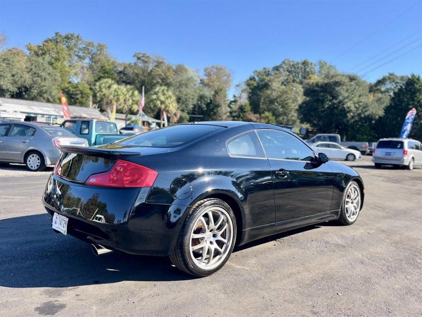 2006 Black /Grey Infiniti G35 (JNKCV54E66M) with an 3.5l V6 Dohc 3.5l engine, 6 Speed Manual transmission, located at 745 East Steele Rd., West Columbia, SC, 29170, (803) 755-9148, 33.927212, -81.148483 - Special Internet Price! 2006 Infiniti G35 with AM/FM stereo, 5-speed transmission, Leather interior, Sunroof, Keyless entry, Powered windows, Powered door locks, Plus more! - Photo#3