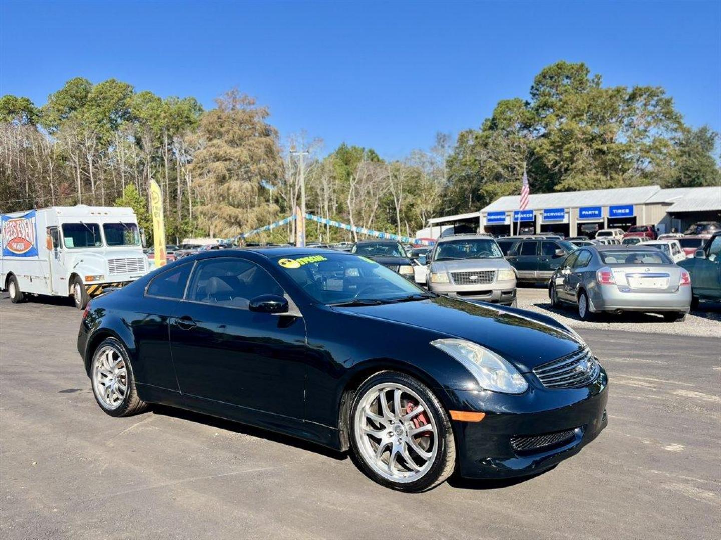 2006 Black /Grey Infiniti G35 (JNKCV54E66M) with an 3.5l V6 Dohc 3.5l engine, 6 Speed Manual transmission, located at 745 East Steele Rd., West Columbia, SC, 29170, (803) 755-9148, 33.927212, -81.148483 - Special Internet Price! 2006 Infiniti G35 with AM/FM stereo, 5-speed transmission, Leather interior, Sunroof, Keyless entry, Powered windows, Powered door locks, Plus more! - Photo#5