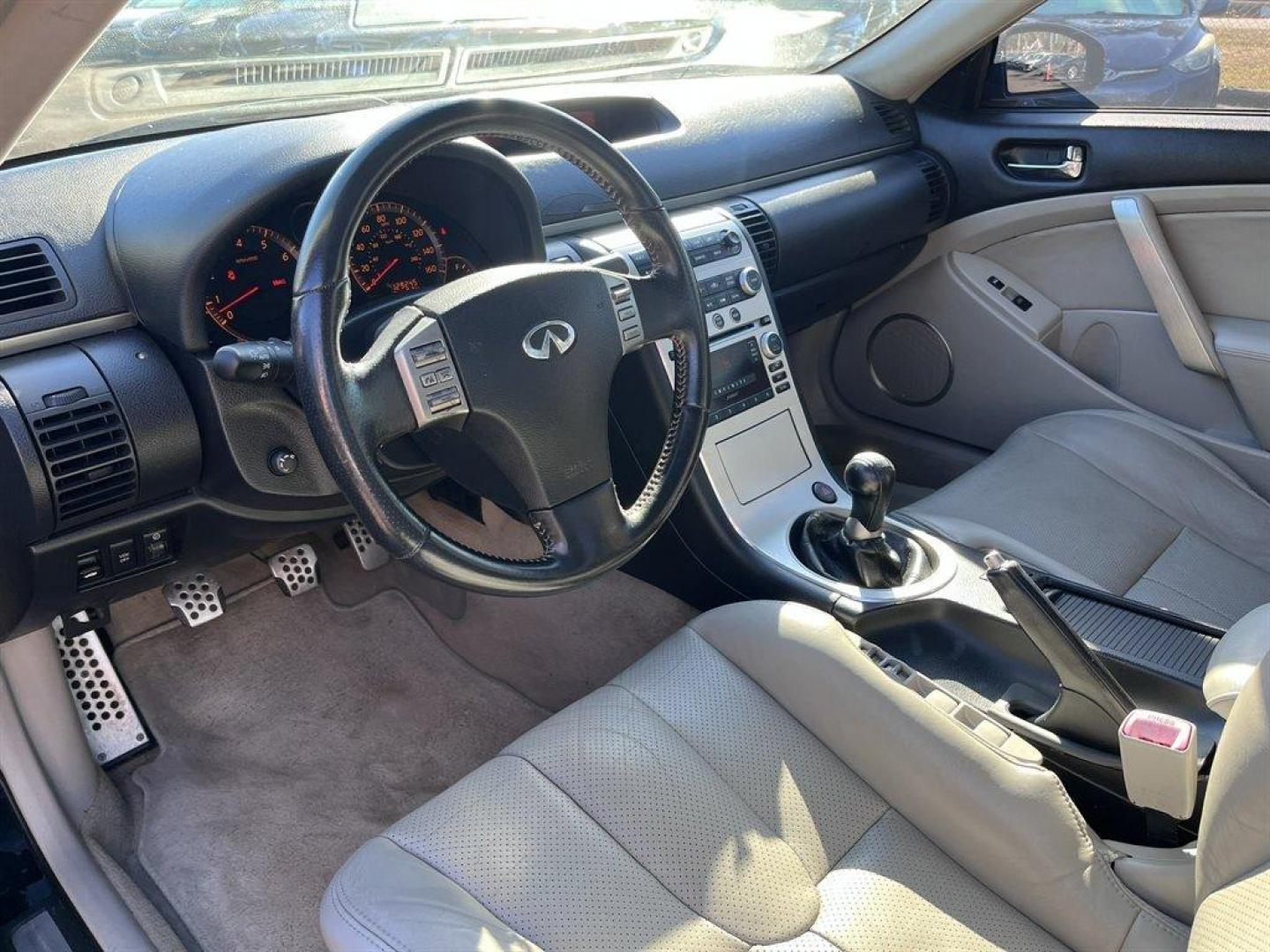 2006 Black /Grey Infiniti G35 (JNKCV54E66M) with an 3.5l V6 Dohc 3.5l engine, 6 Speed Manual transmission, located at 745 East Steele Rd., West Columbia, SC, 29170, (803) 755-9148, 33.927212, -81.148483 - Special Internet Price! 2006 Infiniti G35 with AM/FM stereo, 5-speed transmission, Leather interior, Sunroof, Keyless entry, Powered windows, Powered door locks, Plus more! - Photo#7