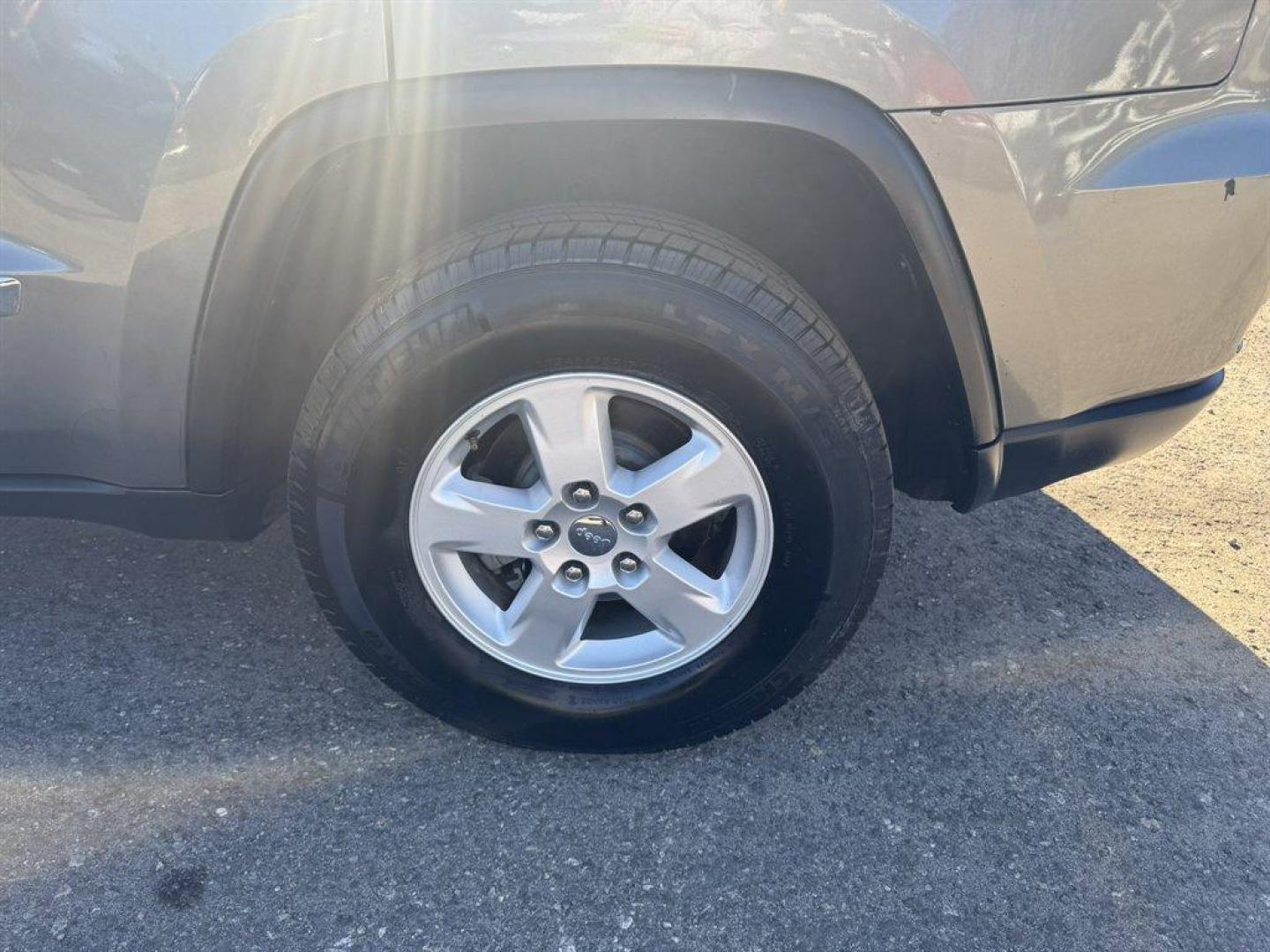 2012 Grey /Grey Jeep Grand Cherokee (1C4RJEAGXCC) with an 3.6l V6 MPI Dohc VVT Flex engine, Automatic transmission, located at 745 East Steele Rd., West Columbia, SC, 29170, (803) 755-9148, 33.927212, -81.148483 - Special Internet Price! 2012 Jeep Grand Cherokee - Photo#30