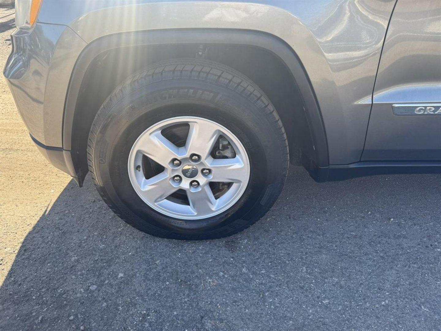 2012 Grey /Grey Jeep Grand Cherokee (1C4RJEAGXCC) with an 3.6l V6 MPI Dohc VVT Flex engine, Automatic transmission, located at 745 East Steele Rd., West Columbia, SC, 29170, (803) 755-9148, 33.927212, -81.148483 - Special Internet Price! 2012 Jeep Grand Cherokee - Photo#31