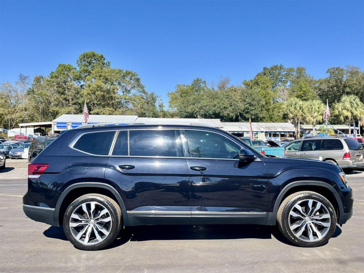 2019 Black /Brown Volkswagen Atlas (1V2NR2CA7KC) with an 3.6l V6 FSI Dohc 3.6l engine, Automatic transmission, located at 745 East Steele Rd., West Columbia, SC, 29170, (803) 755-9148, 33.927212, -81.148483 - Special Internet Price! 2019 Volkswagen Atlas With AM/FM/HD Radio, Bluetooth Connectivity, Discover Media 8.0 Touchscreen, Navigation, Backup Camera, Cruise Control, Dual Zone Front Automatic Air Conditioning, Remote Keyless Entry, Leather Interior, Third Row Seating, Power Liftgate, Powered Windows - Photo#5