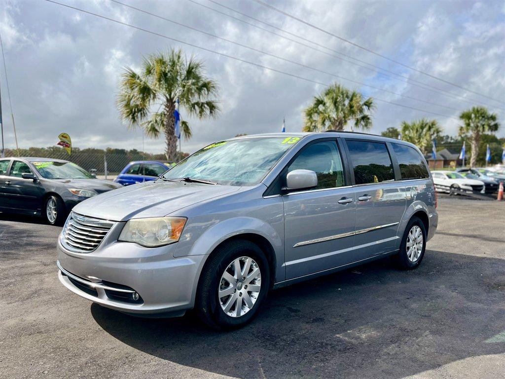 photo of 2013 Chrysler Town  and  Country 