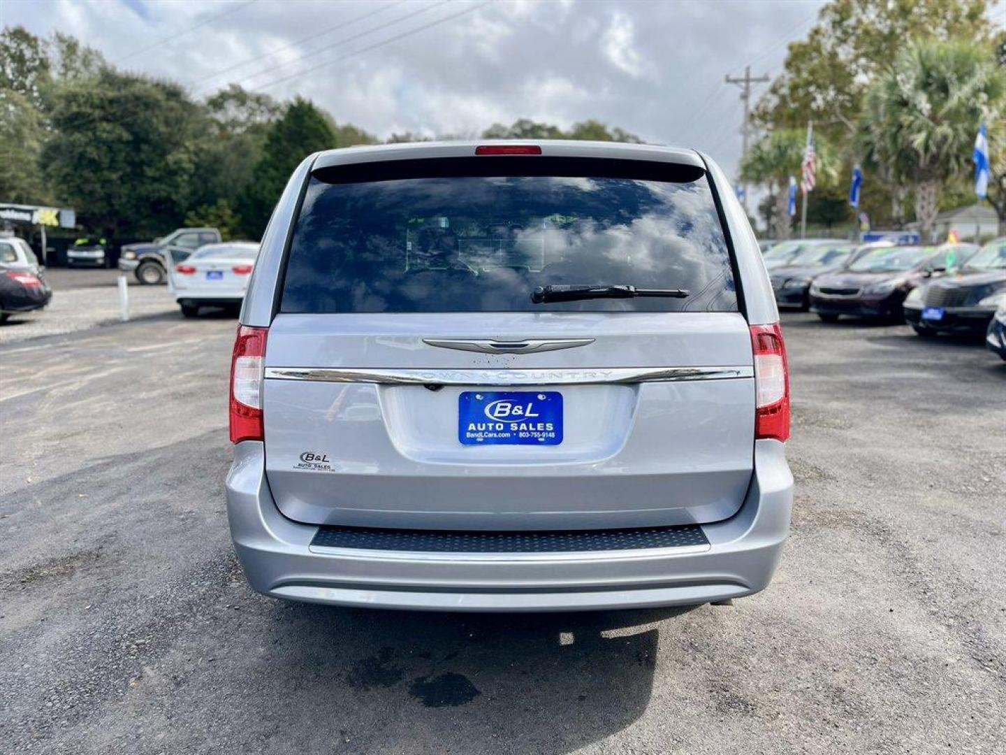 2013 Silver /Black Chrysler Town and Country (2C4RC1BG8DR) with an 3.6l V6 MPI Dohc VVT Flex engine, Automatic transmission, located at 745 East Steele Rd., West Columbia, SC, 29170, (803) 755-9148, 33.927212, -81.148483 - Special Internet Price! 2013 Chrysler Town and Country with AM/FM stereo, Backup camera, Uconnect, Automatic air conditioning, Cruise control, Leather interior, 2nd row overhead 9 VGA video screen, 3rd row 60/40 fold-in-floor bench seat, 2nd row Stow N' Go buckets, Power sliding rear doors, Powered - Photo#3