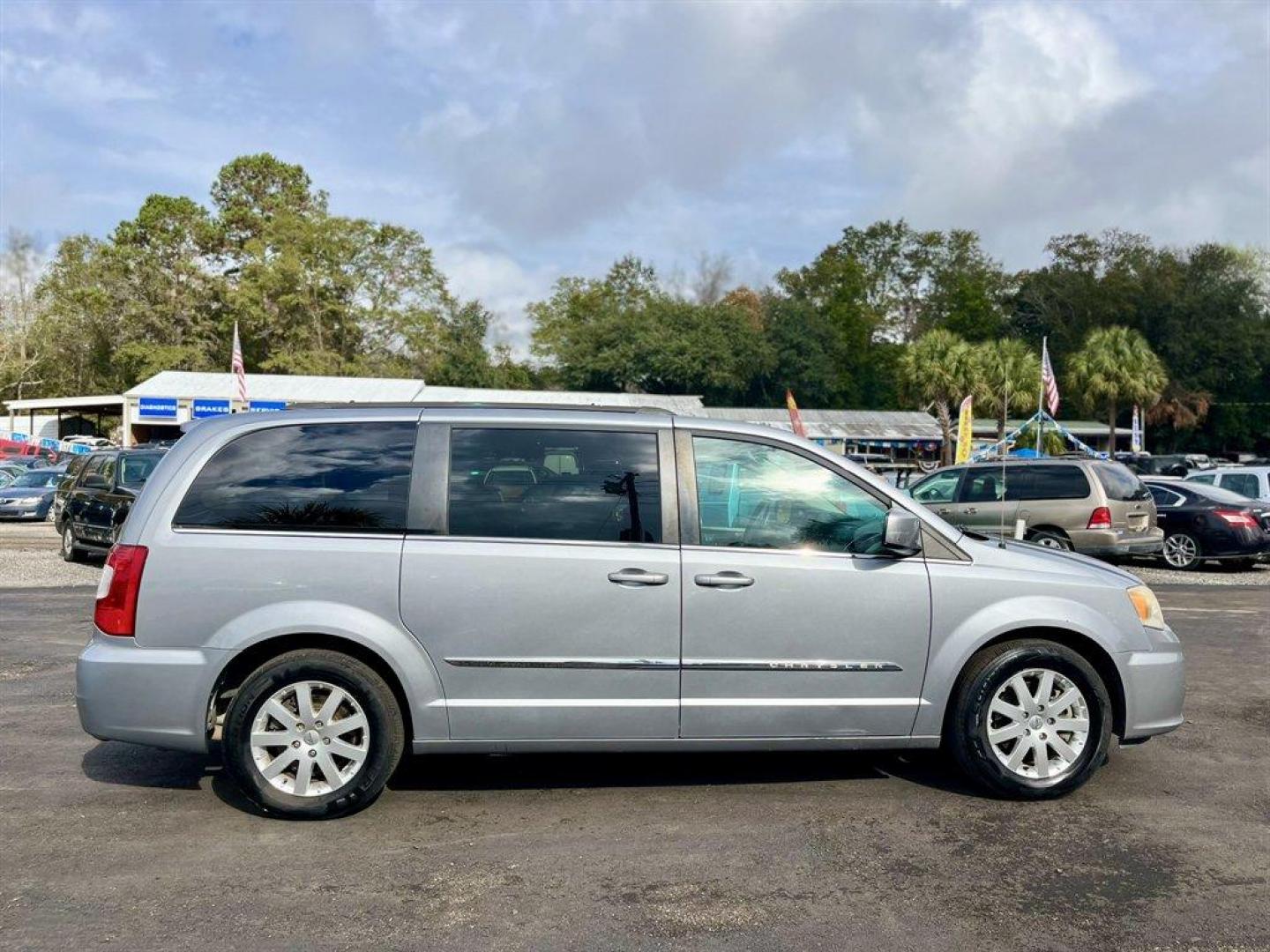 2013 Silver /Black Chrysler Town and Country (2C4RC1BG8DR) with an 3.6l V6 MPI Dohc VVT Flex engine, Automatic transmission, located at 745 East Steele Rd., West Columbia, SC, 29170, (803) 755-9148, 33.927212, -81.148483 - Special Internet Price! 2013 Chrysler Town and Country with AM/FM stereo, Backup camera, Uconnect, Automatic air conditioning, Cruise control, Leather interior, 2nd row overhead 9 VGA video screen, 3rd row 60/40 fold-in-floor bench seat, 2nd row Stow N' Go buckets, Power sliding rear doors, Powered - Photo#5