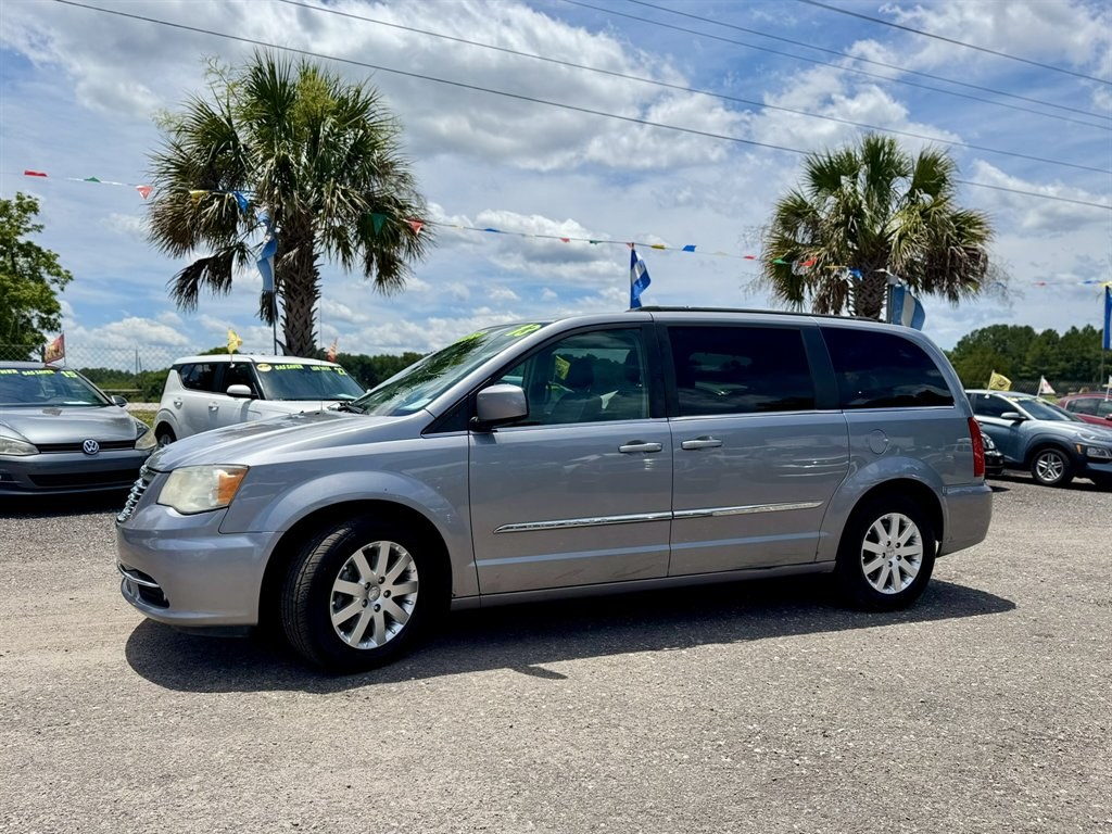 photo of 2013 Chrysler Town  and  Country 