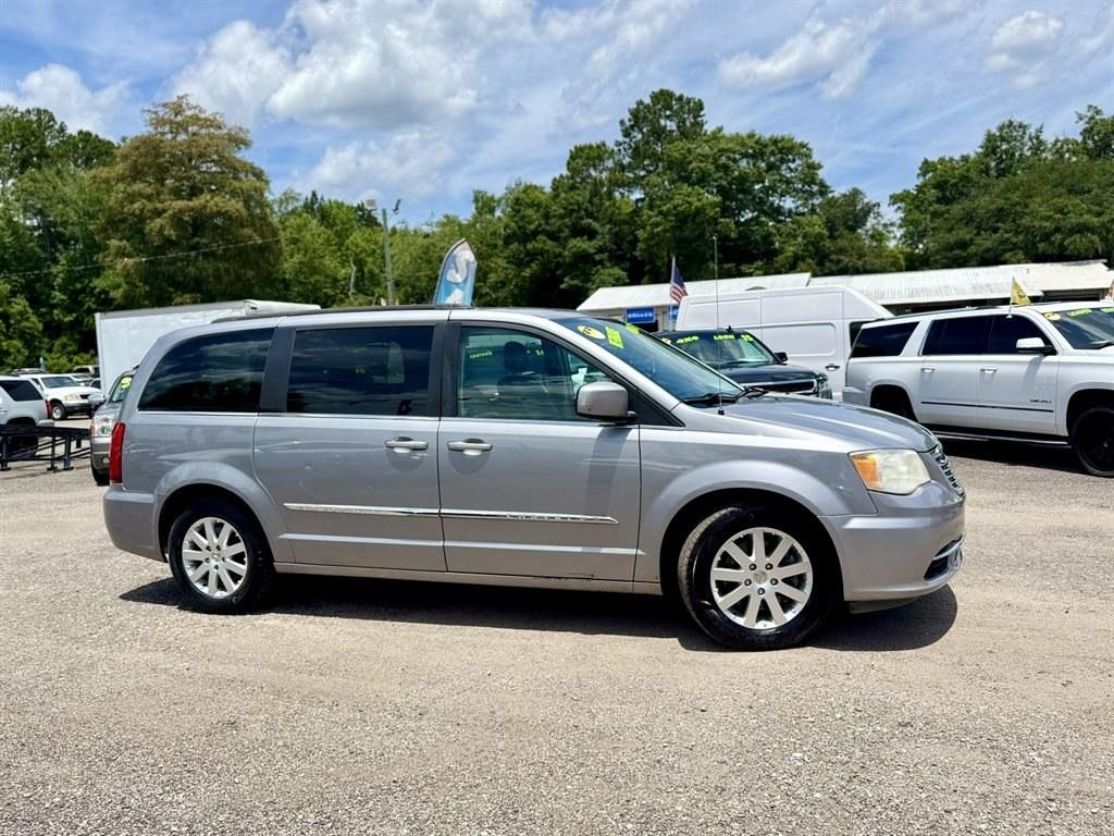 2013 Silver /Black Chrysler Town and Country (2C4RC1BG8DR) with an 3.6l V6 MPI Dohc VVT Flex engine, Automatic transmission, located at 745 East Steele Rd., West Columbia, SC, 29170, (803) 755-9148, 33.927212, -81.148483- Photo#2
