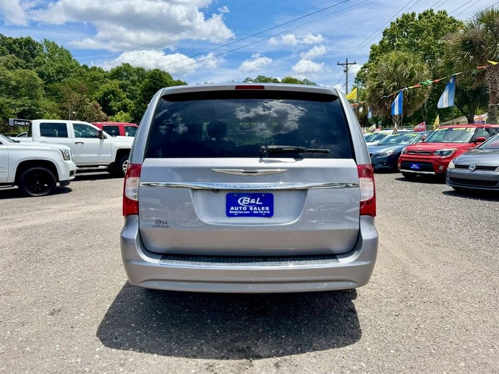 2013 Silver /Black Chrysler Town and Country (2C4RC1BG8DR) with an 3.6l V6 MPI Dohc VVT Flex engine, Automatic transmission, located at 745 East Steele Rd., West Columbia, SC, 29170, (803) 755-9148, 33.927212, -81.148483- Photo#4
