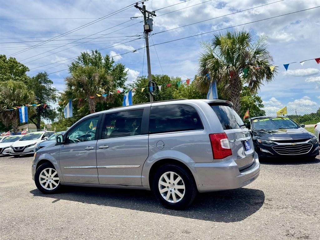 2013 Silver /Black Chrysler Town and Country (2C4RC1BG8DR) with an 3.6l V6 MPI Dohc VVT Flex engine, Automatic transmission, located at 745 East Steele Rd., West Columbia, SC, 29170, (803) 755-9148, 33.927212, -81.148483- Photo#5