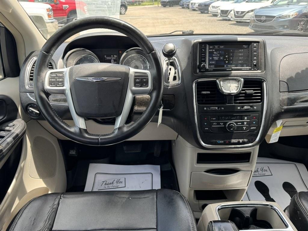2013 Silver /Black Chrysler Town and Country (2C4RC1BG8DR) with an 3.6l V6 MPI Dohc VVT Flex engine, Automatic transmission, located at 745 East Steele Rd., West Columbia, SC, 29170, (803) 755-9148, 33.927212, -81.148483- Photo#6