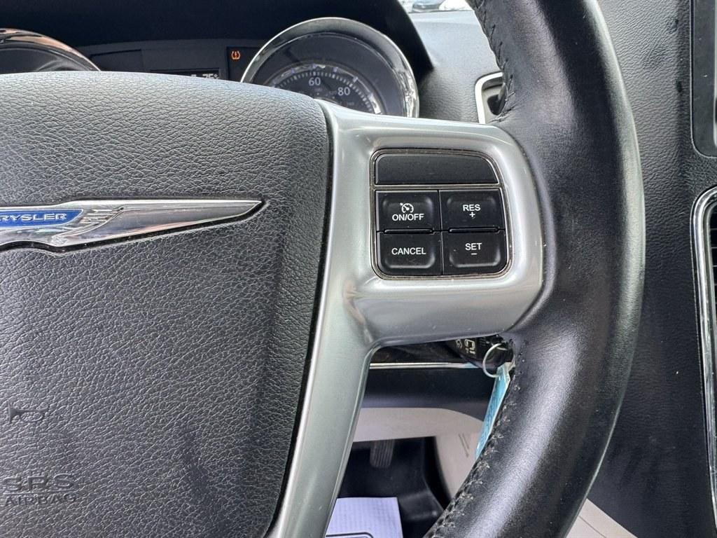 2013 Silver /Black Chrysler Town and Country (2C4RC1BG8DR) with an 3.6l V6 MPI Dohc VVT Flex engine, Automatic transmission, located at 745 East Steele Rd., West Columbia, SC, 29170, (803) 755-9148, 33.927212, -81.148483- Photo#9