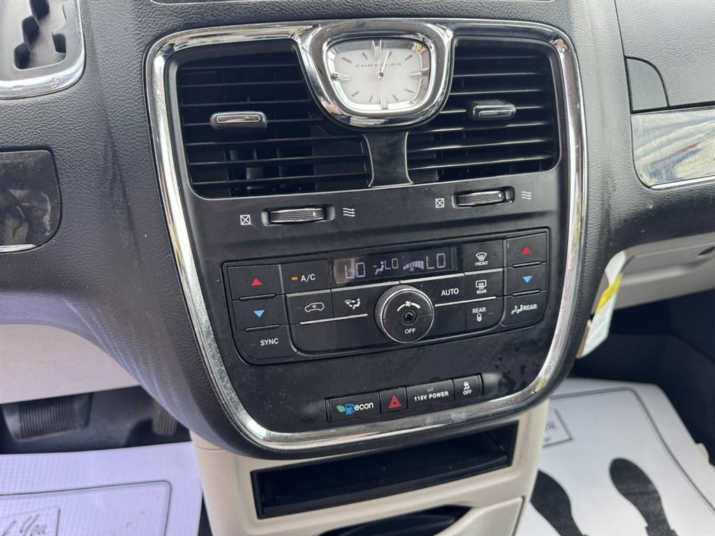 2013 Silver /Black Chrysler Town and Country (2C4RC1BG8DR) with an 3.6l V6 MPI Dohc VVT Flex engine, Automatic transmission, located at 745 East Steele Rd., West Columbia, SC, 29170, (803) 755-9148, 33.927212, -81.148483- Photo#15