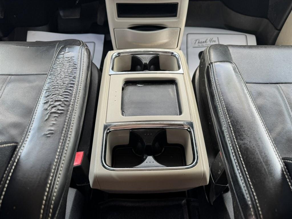 2013 Silver /Black Chrysler Town and Country (2C4RC1BG8DR) with an 3.6l V6 MPI Dohc VVT Flex engine, Automatic transmission, located at 745 East Steele Rd., West Columbia, SC, 29170, (803) 755-9148, 33.927212, -81.148483- Photo#17