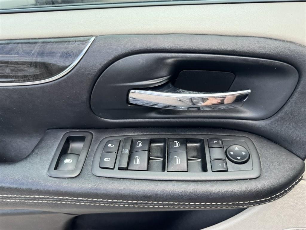 2013 Silver /Black Chrysler Town and Country (2C4RC1BG8DR) with an 3.6l V6 MPI Dohc VVT Flex engine, Automatic transmission, located at 745 East Steele Rd., West Columbia, SC, 29170, (803) 755-9148, 33.927212, -81.148483- Photo#20