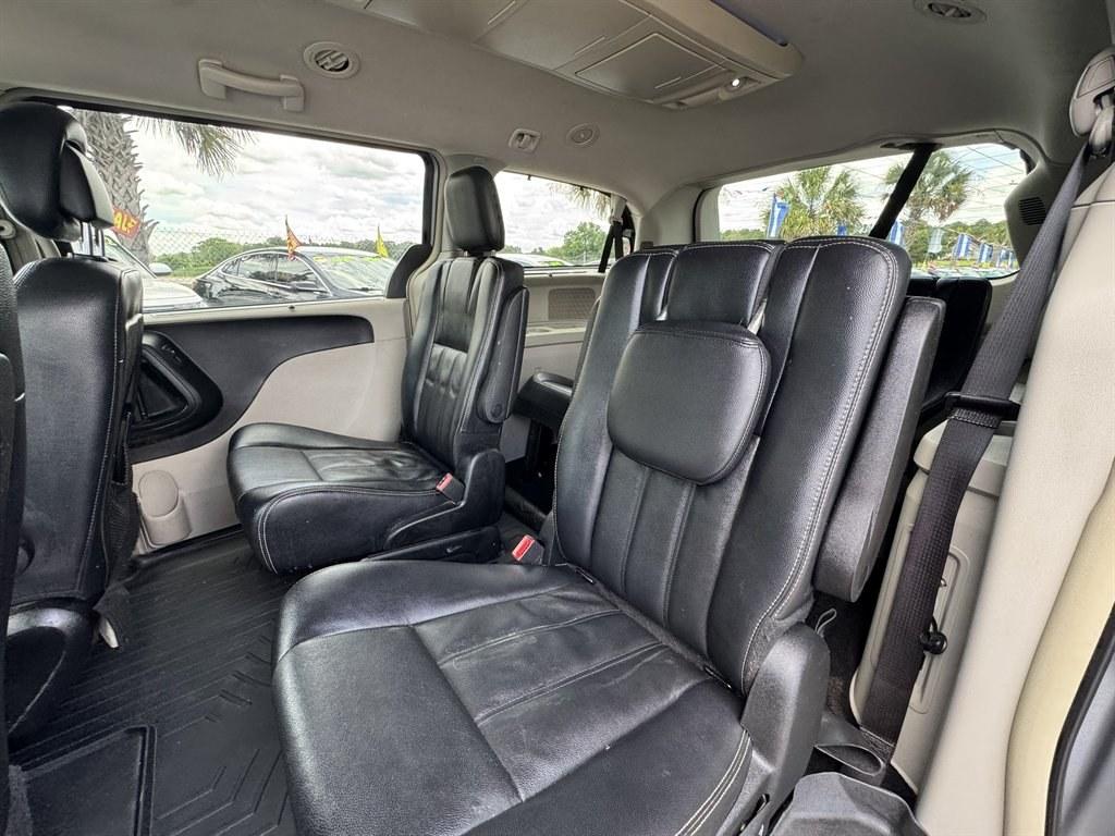 2013 Silver /Black Chrysler Town and Country (2C4RC1BG8DR) with an 3.6l V6 MPI Dohc VVT Flex engine, Automatic transmission, located at 745 East Steele Rd., West Columbia, SC, 29170, (803) 755-9148, 33.927212, -81.148483- Photo#22