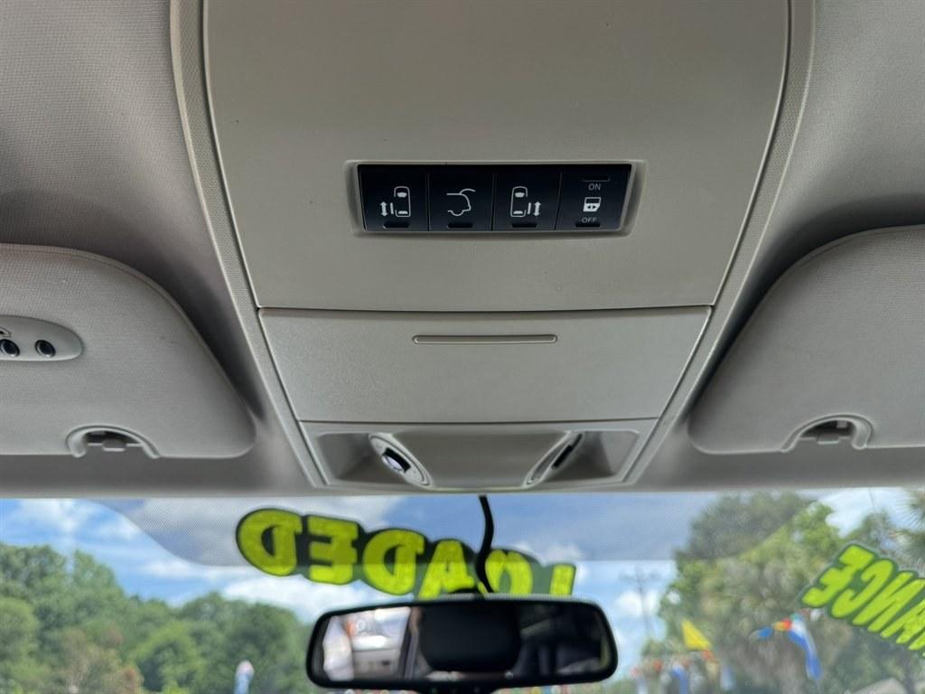 2013 Silver /Black Chrysler Town and Country (2C4RC1BG8DR) with an 3.6l V6 MPI Dohc VVT Flex engine, Automatic transmission, located at 745 East Steele Rd., West Columbia, SC, 29170, (803) 755-9148, 33.927212, -81.148483- Photo#23