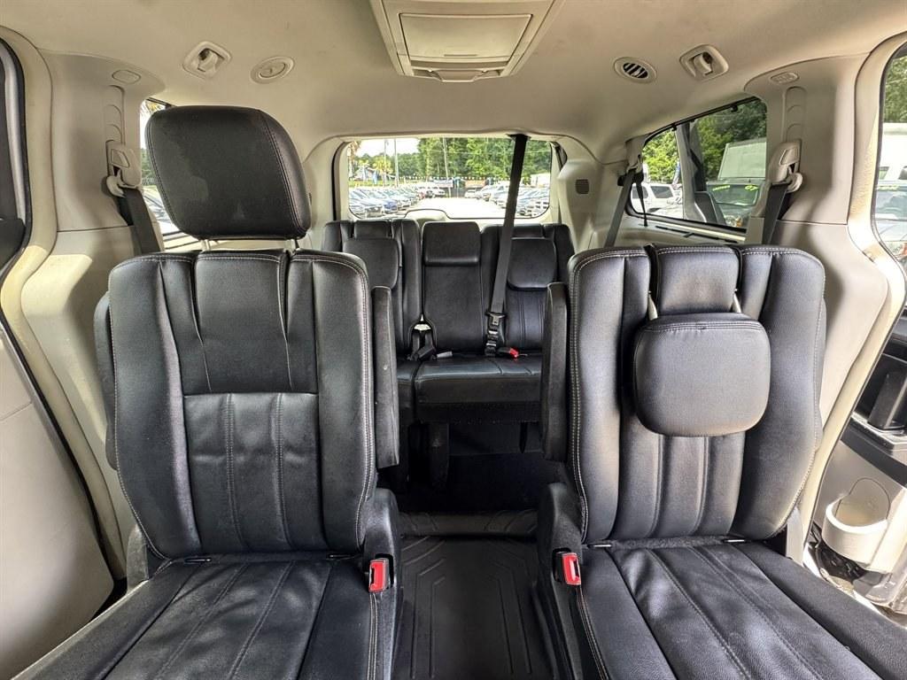 2013 Silver /Black Chrysler Town and Country (2C4RC1BG8DR) with an 3.6l V6 MPI Dohc VVT Flex engine, Automatic transmission, located at 745 East Steele Rd., West Columbia, SC, 29170, (803) 755-9148, 33.927212, -81.148483- Photo#24
