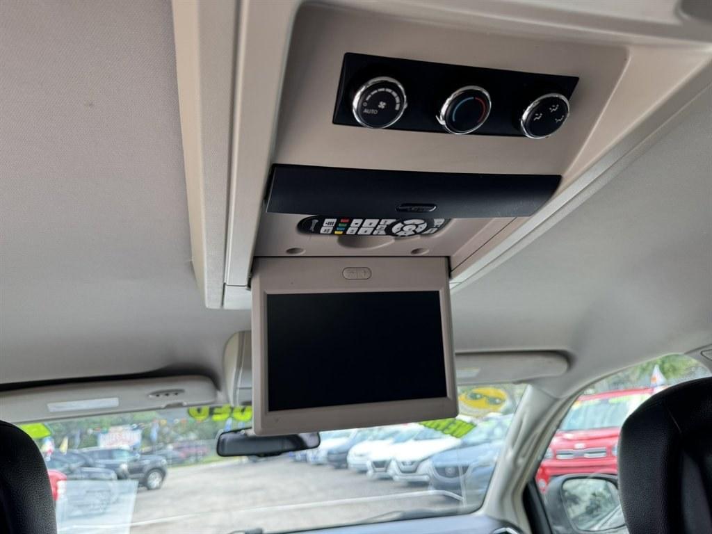 2013 Silver /Black Chrysler Town and Country (2C4RC1BG8DR) with an 3.6l V6 MPI Dohc VVT Flex engine, Automatic transmission, located at 745 East Steele Rd., West Columbia, SC, 29170, (803) 755-9148, 33.927212, -81.148483- Photo#25