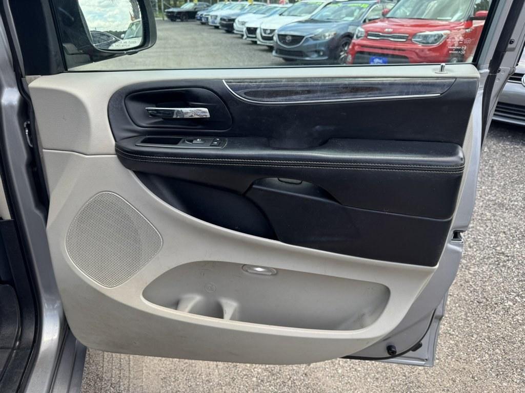 2013 Silver /Black Chrysler Town and Country (2C4RC1BG8DR) with an 3.6l V6 MPI Dohc VVT Flex engine, Automatic transmission, located at 745 East Steele Rd., West Columbia, SC, 29170, (803) 755-9148, 33.927212, -81.148483- Photo#27