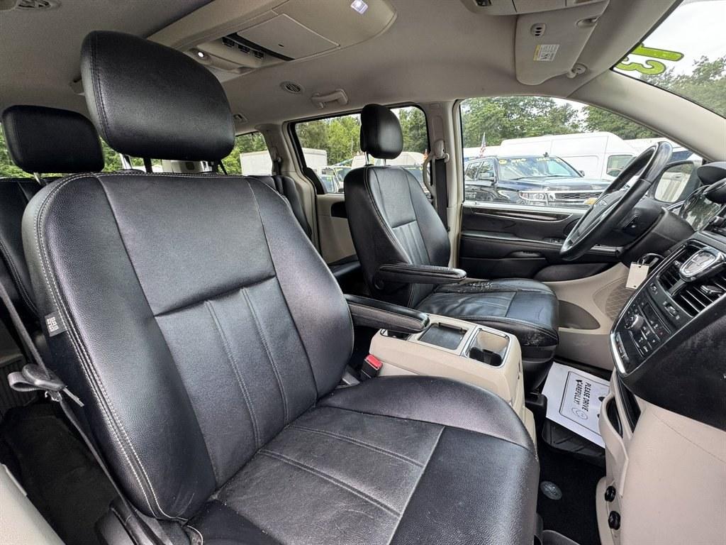2013 Silver /Black Chrysler Town and Country (2C4RC1BG8DR) with an 3.6l V6 MPI Dohc VVT Flex engine, Automatic transmission, located at 745 East Steele Rd., West Columbia, SC, 29170, (803) 755-9148, 33.927212, -81.148483- Photo#28