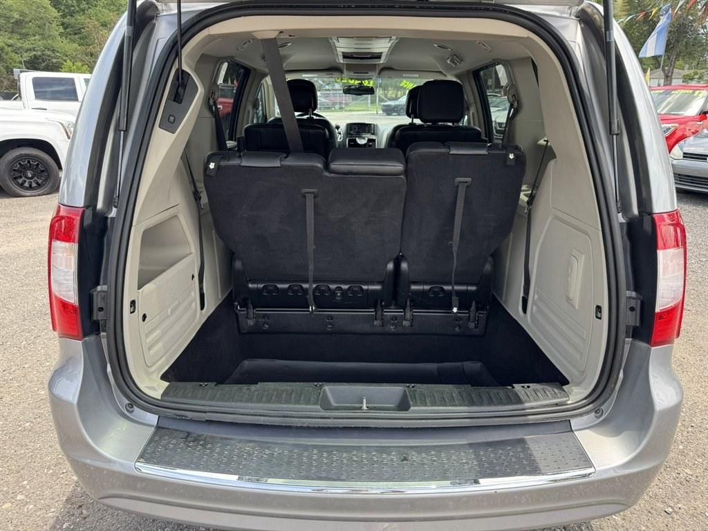 2013 Silver /Black Chrysler Town and Country (2C4RC1BG8DR) with an 3.6l V6 MPI Dohc VVT Flex engine, Automatic transmission, located at 745 East Steele Rd., West Columbia, SC, 29170, (803) 755-9148, 33.927212, -81.148483- Photo#29