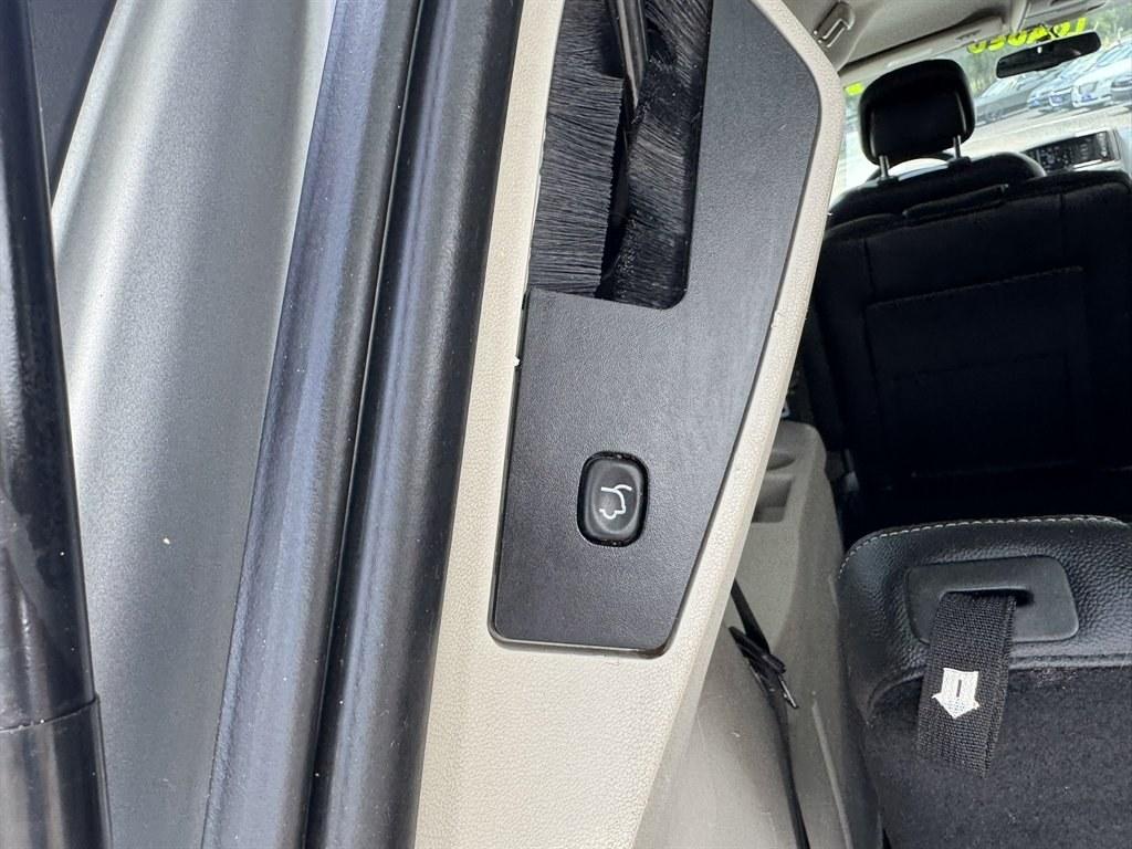 2013 Silver /Black Chrysler Town and Country (2C4RC1BG8DR) with an 3.6l V6 MPI Dohc VVT Flex engine, Automatic transmission, located at 745 East Steele Rd., West Columbia, SC, 29170, (803) 755-9148, 33.927212, -81.148483- Photo#30