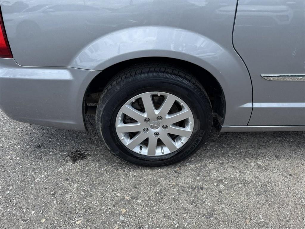 2013 Silver /Black Chrysler Town and Country (2C4RC1BG8DR) with an 3.6l V6 MPI Dohc VVT Flex engine, Automatic transmission, located at 745 East Steele Rd., West Columbia, SC, 29170, (803) 755-9148, 33.927212, -81.148483- Photo#32