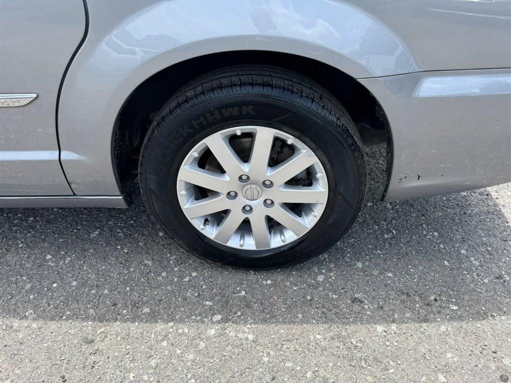 2013 Silver /Black Chrysler Town and Country (2C4RC1BG8DR) with an 3.6l V6 MPI Dohc VVT Flex engine, Automatic transmission, located at 745 East Steele Rd., West Columbia, SC, 29170, (803) 755-9148, 33.927212, -81.148483- Photo#33