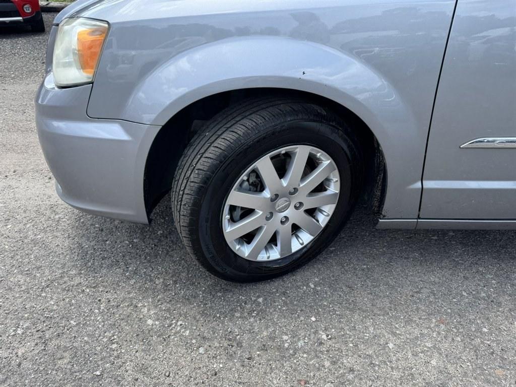 2013 Silver /Black Chrysler Town and Country (2C4RC1BG8DR) with an 3.6l V6 MPI Dohc VVT Flex engine, Automatic transmission, located at 745 East Steele Rd., West Columbia, SC, 29170, (803) 755-9148, 33.927212, -81.148483- Photo#34