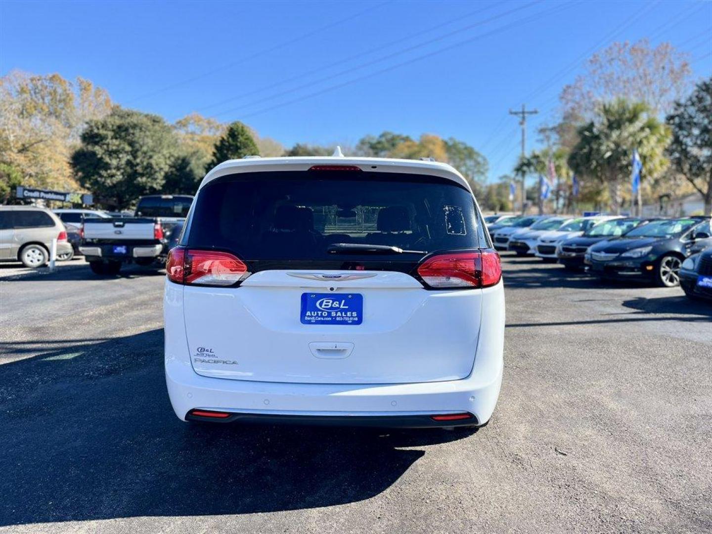 2019 White /Black Chrysler Pacifica (2C4RC1BG6KR) with an 3.6l V6 MPI Dohc 3.6l engine, Automatic transmission, located at 745 East Steele Rd., West Columbia, SC, 29170, (803) 755-9148, 33.927212, -81.148483 - Special Internet Price! 2019 Chrysler Pacifica with AM/FM radio, Bluetooth, Backup camera, Push to start, Cruise control, Keyless entry, Leather interior, 3rd row stow n' go, Powered sliding rear doors, Power liftgate, Powered windows, Powered door locks, Plus more! - Photo#3