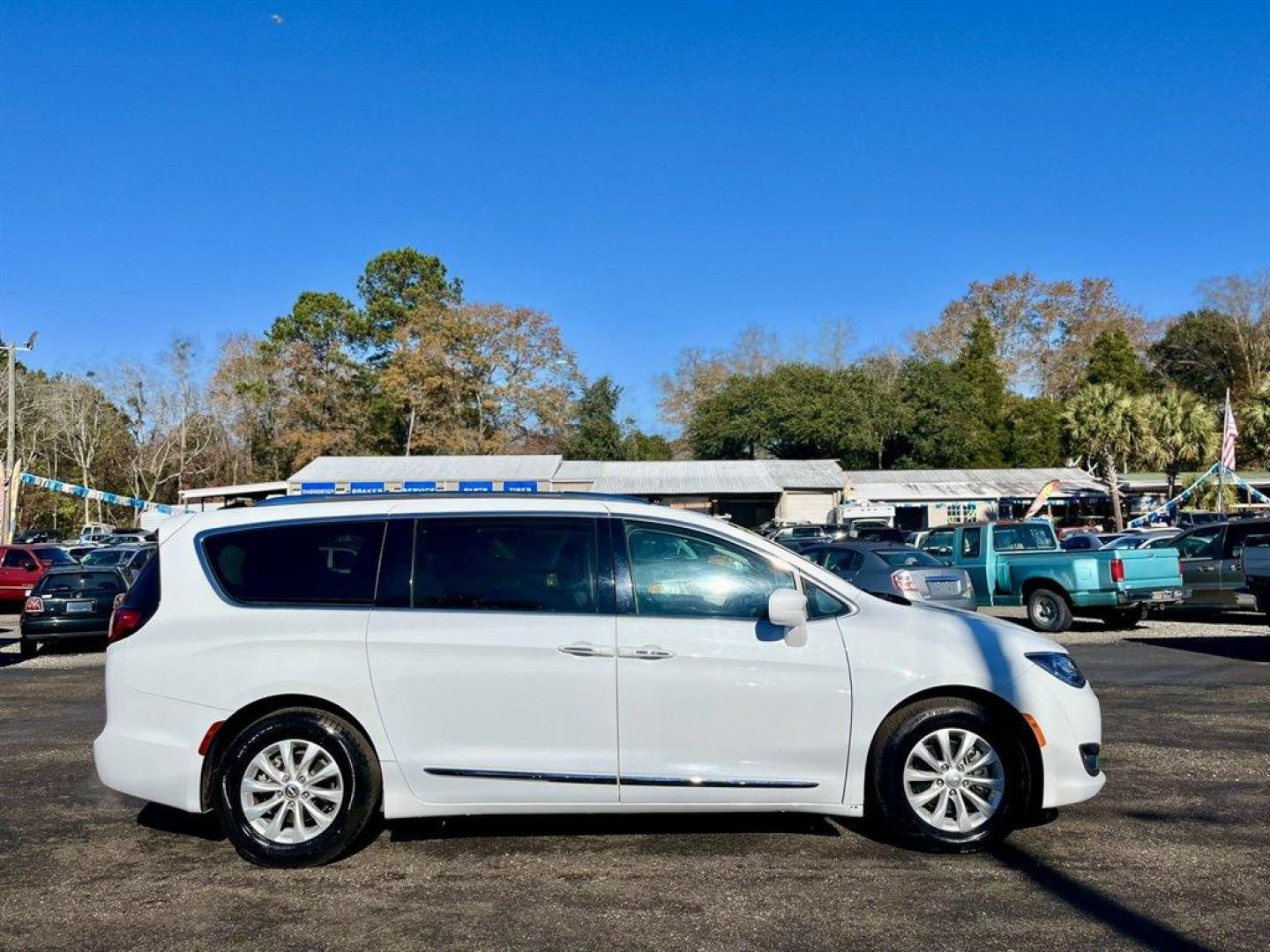 2019 White /Black Chrysler Pacifica (2C4RC1BG6KR) with an 3.6l V6 MPI Dohc 3.6l engine, Automatic transmission, located at 745 East Steele Rd., West Columbia, SC, 29170, (803) 755-9148, 33.927212, -81.148483 - Special Internet Price! 2019 Chrysler Pacifica with AM/FM radio, Bluetooth, Backup camera, Push to start, Cruise control, Keyless entry, Leather interior, 3rd row stow n' go, Powered sliding rear doors, Power liftgate, Powered windows, Powered door locks, Plus more! - Photo#5