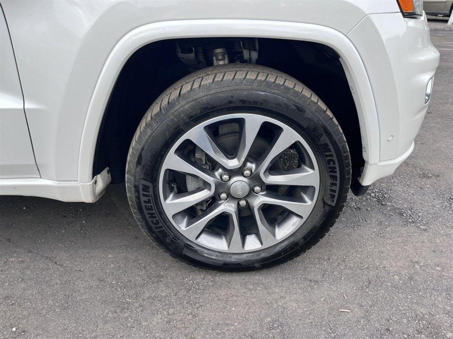 2017 White /Grey Jeep Grand Cherokee (1C4RJFCG1HC) with an 3.6l V6 MPI Dohc VVT Flex engine, Automatic transmission, located at 745 East Steele Rd., West Columbia, SC, 29170, (803) 755-9148, 33.927212, -81.148483 - Special Internet Price! 2017 Jeep Grand Cherokee with AM/FM radio, Backup camera, Navigation, Cruise control, Panoramic sunroof, Leather interior, Powered windows, Powered door locks, Plus more! - Photo#44