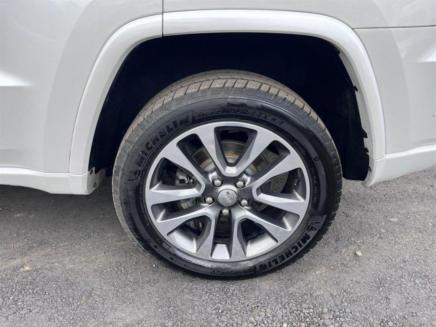 2017 White /Grey Jeep Grand Cherokee (1C4RJFCG1HC) with an 3.6l V6 MPI Dohc VVT Flex engine, Automatic transmission, located at 745 East Steele Rd., West Columbia, SC, 29170, (803) 755-9148, 33.927212, -81.148483 - Special Internet Price! 2017 Jeep Grand Cherokee with AM/FM radio, Backup camera, Navigation, Cruise control, Panoramic sunroof, Leather interior, Powered windows, Powered door locks, Plus more! - Photo#46