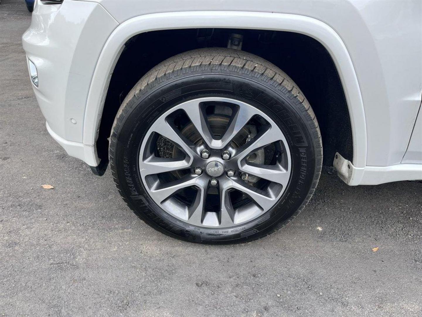 2017 White /Grey Jeep Grand Cherokee (1C4RJFCG1HC) with an 3.6l V6 MPI Dohc VVT Flex engine, Automatic transmission, located at 745 East Steele Rd., West Columbia, SC, 29170, (803) 755-9148, 33.927212, -81.148483 - Special Internet Price! 2017 Jeep Grand Cherokee with AM/FM radio, Backup camera, Navigation, Cruise control, Panoramic sunroof, Leather interior, Powered windows, Powered door locks, Plus more! - Photo#47