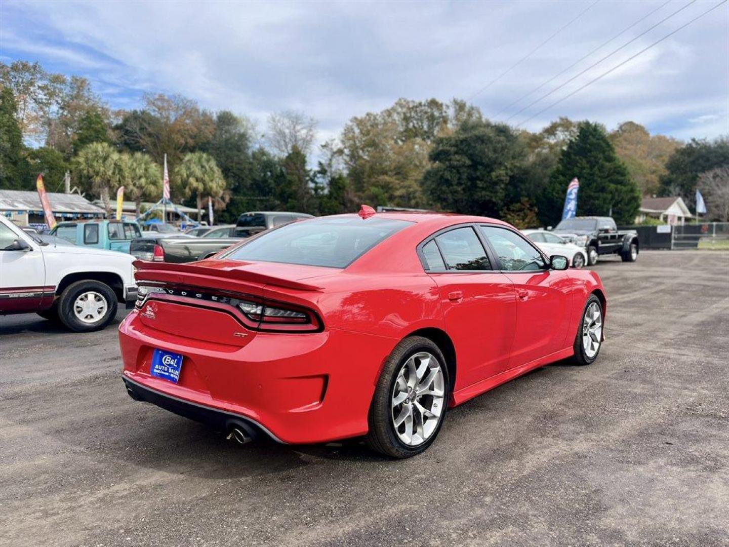 2022 Red /Black Dodge Charger (2C3CDXHG9NH) with an 3.6l V6 Smpi Dohc VVT 3.6 engine, Automatic transmission, located at 745 East Steele Rd., West Columbia, SC, 29170, (803) 755-9148, 33.927212, -81.148483 - Special Internet Price! 2022 Dodge Charger GT with AM/FM radio, Bluetooth, Backup camera, Push to start, Keyless entry, Manual air conditioning, Cloth interior, Powered windows, Powered door locks, Plus more! - Photo#3