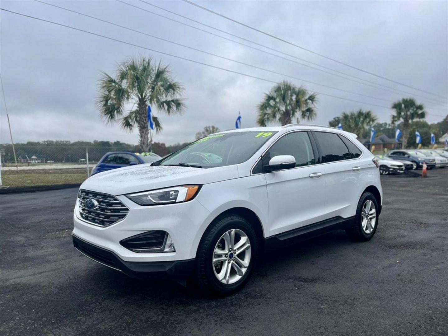 2019 White /Black Ford Edge (2FMPK3J91KB) with an 2.0l I-4 DI Ecoboost 2.0l engine, Automatic transmission, located at 745 East Steele Rd., West Columbia, SC, 29170, (803) 755-9148, 33.927212, -81.148483 - Special Internet Price! 2019 Ford Edge with AM/FM radio, Backup camera, Cruise control, Powered driver seat, Keyless entry, Cloth interior, Powered windows, Powered door locks, Plus more! - Photo#0