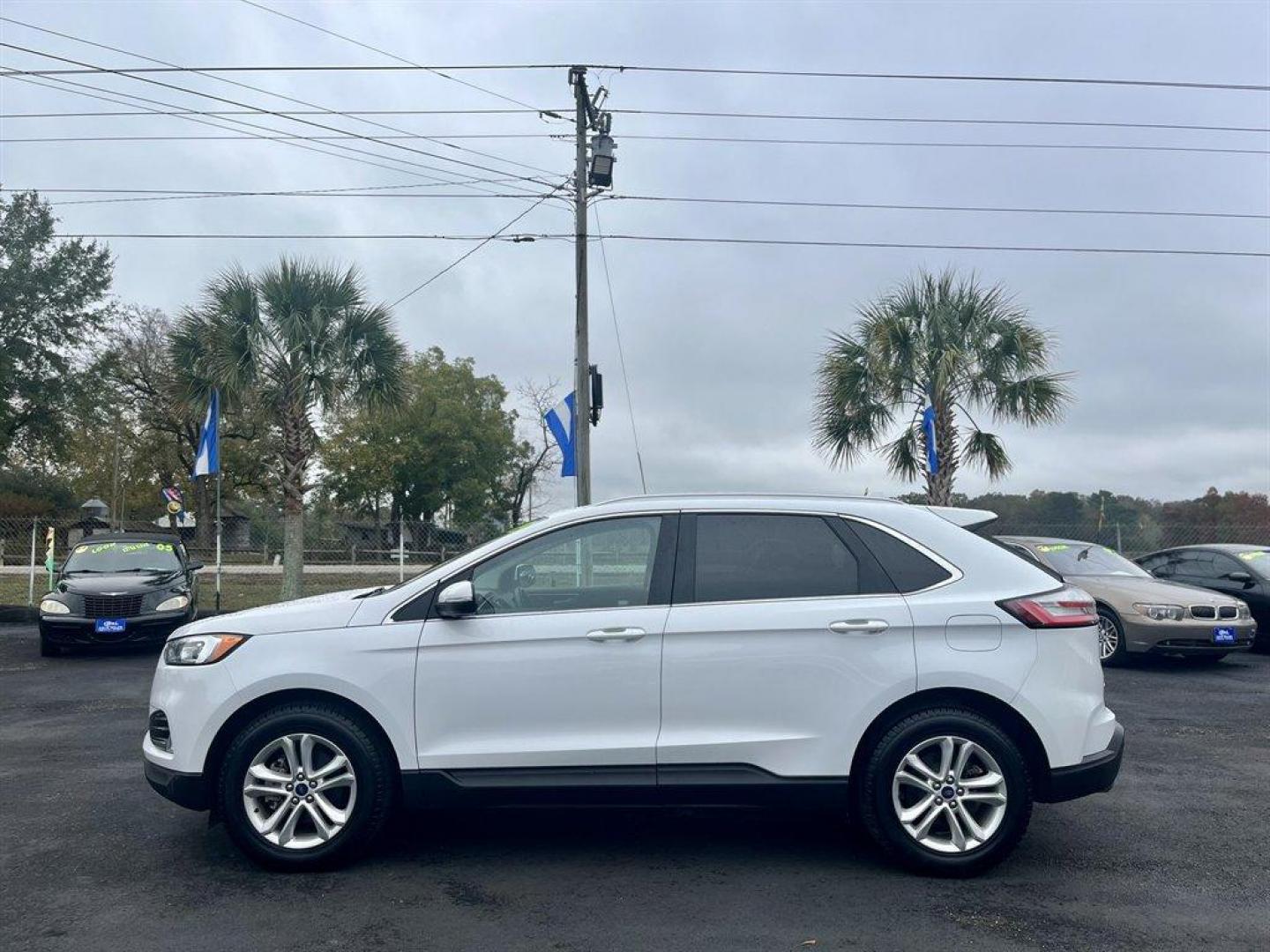 2019 White /Black Ford Edge (2FMPK3J91KB) with an 2.0l I-4 DI Ecoboost 2.0l engine, Automatic transmission, located at 745 East Steele Rd., West Columbia, SC, 29170, (803) 755-9148, 33.927212, -81.148483 - Special Internet Price! 2019 Ford Edge with AM/FM radio, Backup camera, Cruise control, Powered driver seat, Keyless entry, Cloth interior, Powered windows, Powered door locks, Plus more! - Photo#1