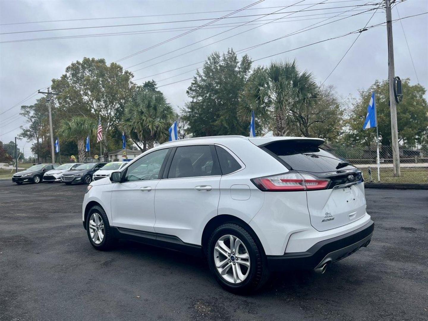 2019 White /Black Ford Edge (2FMPK3J91KB) with an 2.0l I-4 DI Ecoboost 2.0l engine, Automatic transmission, located at 745 East Steele Rd., West Columbia, SC, 29170, (803) 755-9148, 33.927212, -81.148483 - Special Internet Price! 2019 Ford Edge with AM/FM radio, Backup camera, Cruise control, Powered driver seat, Keyless entry, Cloth interior, Powered windows, Powered door locks, Plus more! - Photo#2