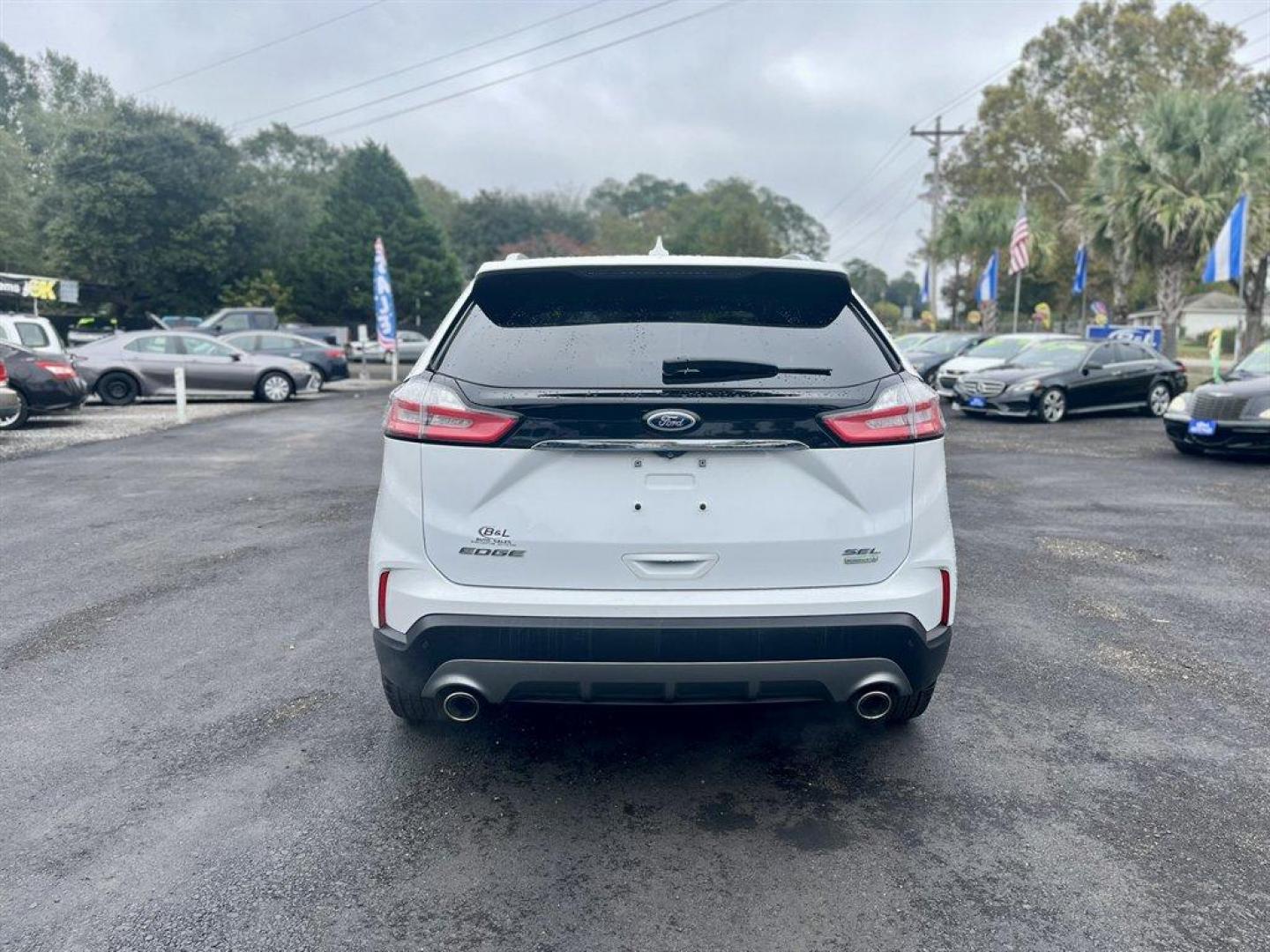 2019 White /Black Ford Edge (2FMPK3J91KB) with an 2.0l I-4 DI Ecoboost 2.0l engine, Automatic transmission, located at 745 East Steele Rd., West Columbia, SC, 29170, (803) 755-9148, 33.927212, -81.148483 - Special Internet Price! 2019 Ford Edge with AM/FM radio, Backup camera, Cruise control, Powered driver seat, Keyless entry, Cloth interior, Powered windows, Powered door locks, Plus more! - Photo#3